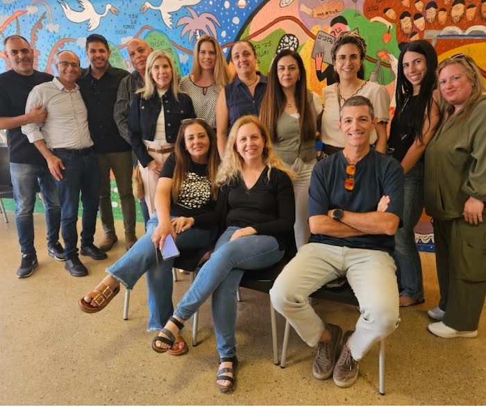 group-photo-of-visitors Group photo of visitors to the Cultural & Educational Center at the Academy of the Hebrew Language.